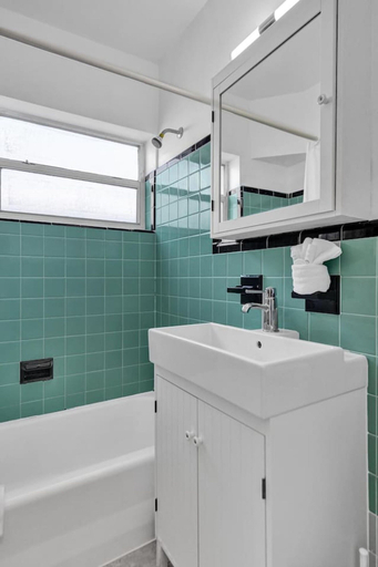 Bathroom 3, Lovely 1- Bedroom Rental Unit With Pool, Broward