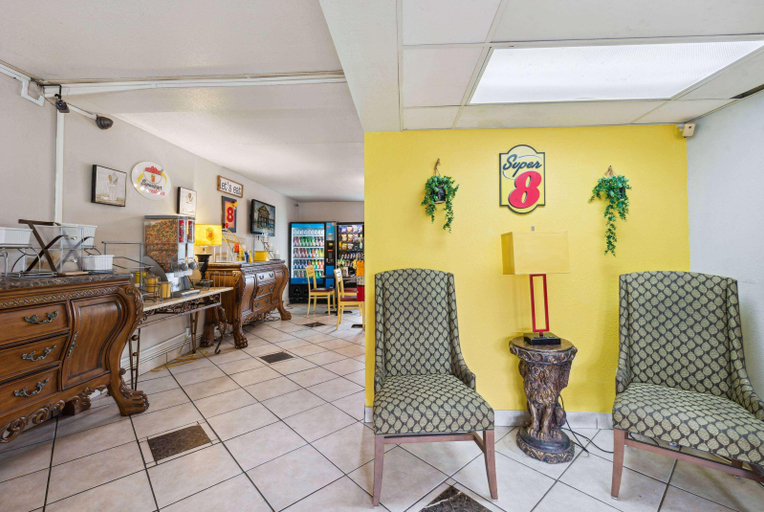 Public Area 2, Super 8 by Wyndham Millbury/Toledo, Wood