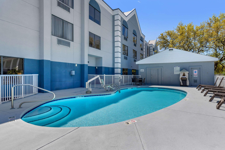 Sport & Beauty 2, Comfort Suites Southport - Oak Island, Brunswick