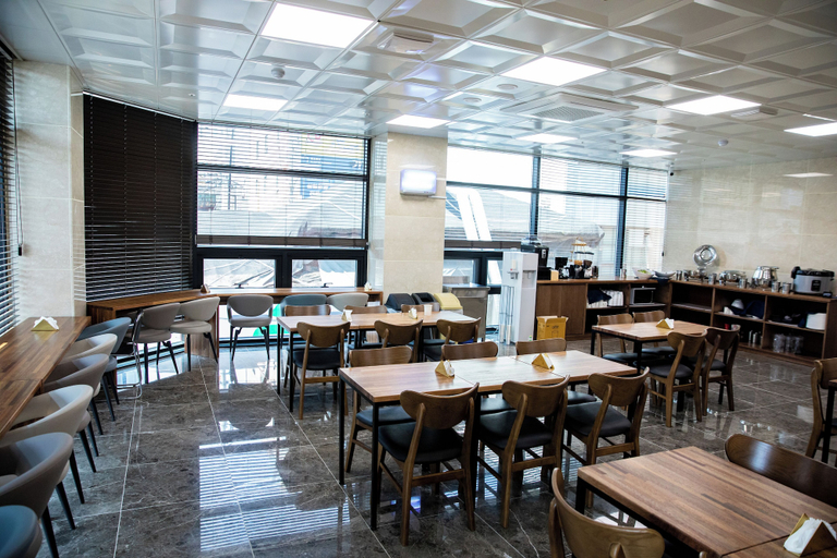 Food & Drinks 3, Hotel fox arthall, Buk
