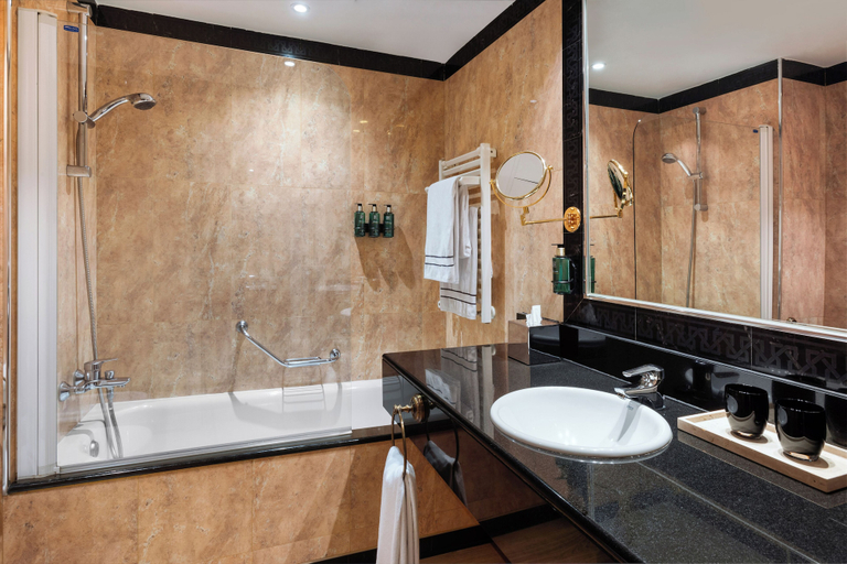 Bathroom 5, Melia Barajas, Madrid