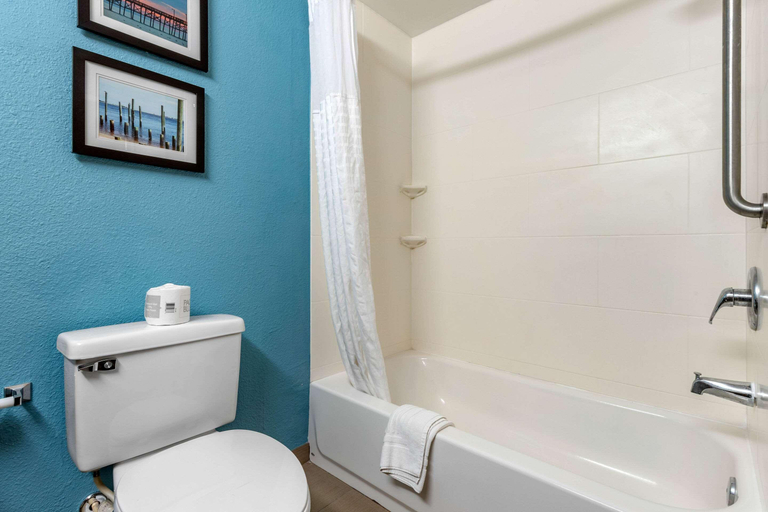 Bedroom 3, Comfort Suites Southport - Oak Island, Brunswick