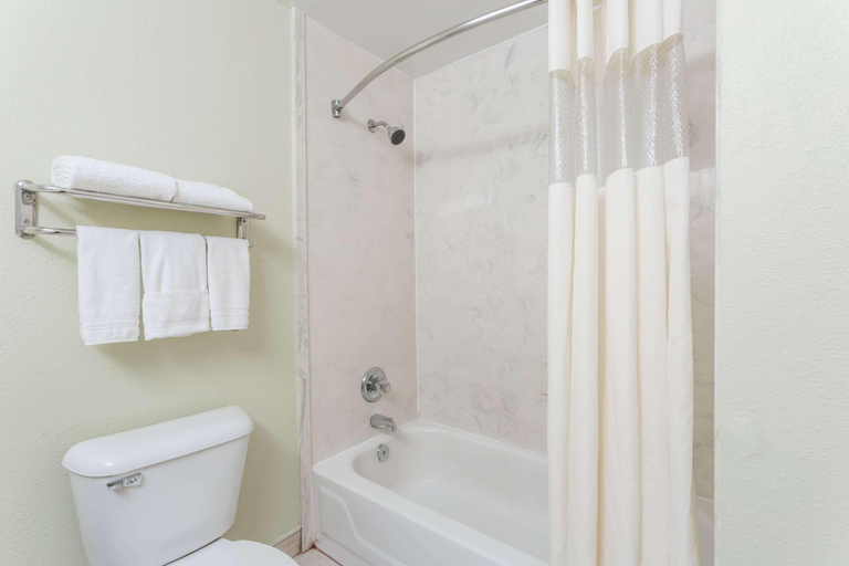 Bathroom 4, Super 8 By Wyndham Midlothian/Richmond Area, Chesterfield