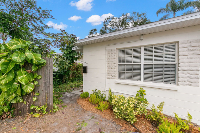 Garden 3, NEW Bayside Escape Cozy Hideaway Near Bayshore, Hillsborough