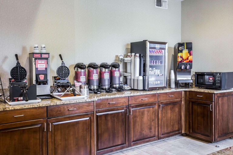 Food & Drinks 5, Comfort Inn & Suites Lenoir Hwy 321, Caldwell