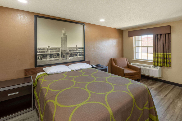Bedroom 3, Super 8 by Wyndham Tulsa/Arpt/St Fairgrounds, Tulsa