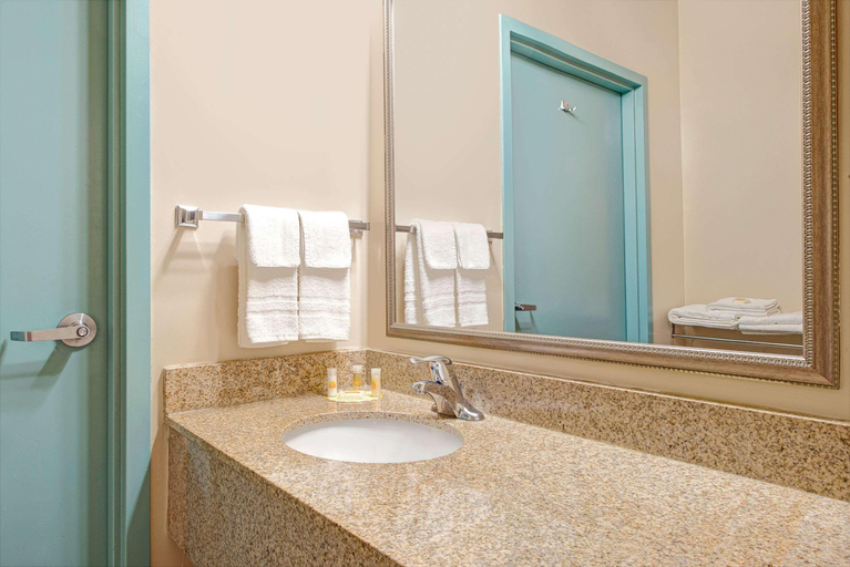 Bathroom 4, Days Inn by Wyndham Downtown St. Louis, Saint Louis