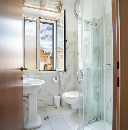 Bathroom 3, Hotel Peristil, Split
