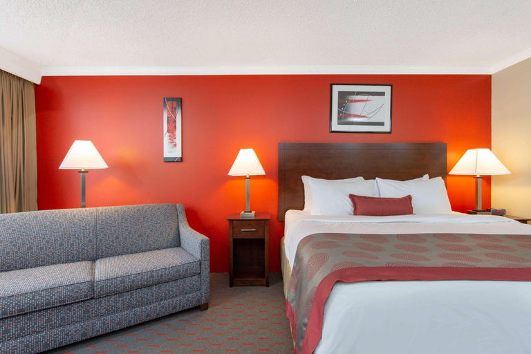Bedroom 3, Ramada Conference Center By Wyndham Lewiston, Androscoggin