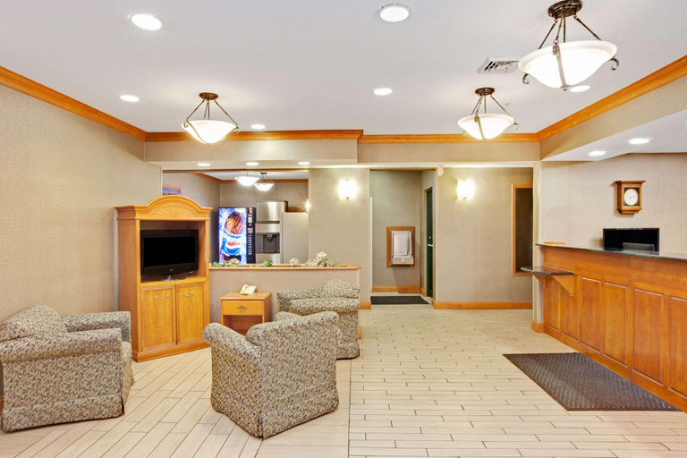 Public Area, Super 8 by Wyndham South Bend, Saint Joseph