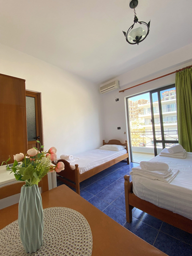 Bedroom 2, Blue Waves Hotel & Suites, Sarandës