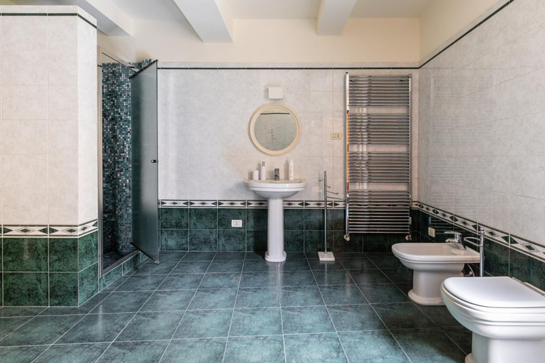 Others 2, Afrodite Apartment With Jacuzzi by Wonderful Italy, Bologna