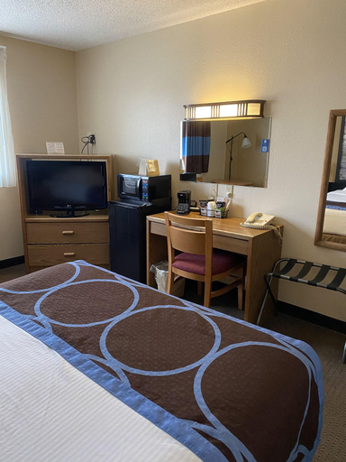 Bedroom 4, Super 8 By Wyndham Ogallala, Keith