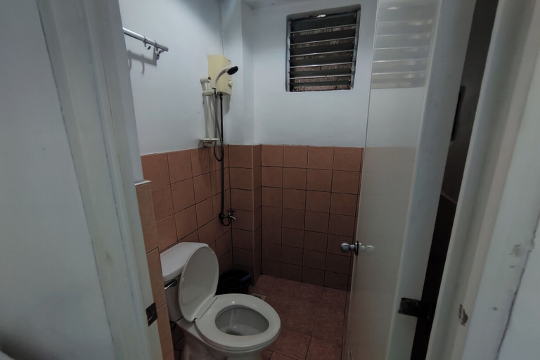 Bathroom 5, Green Ridge Apartelle, Malaybalay City
