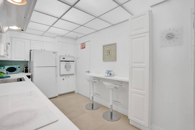 Private kitchen 5, Beach Penthouse Ocean Paradise, Broward