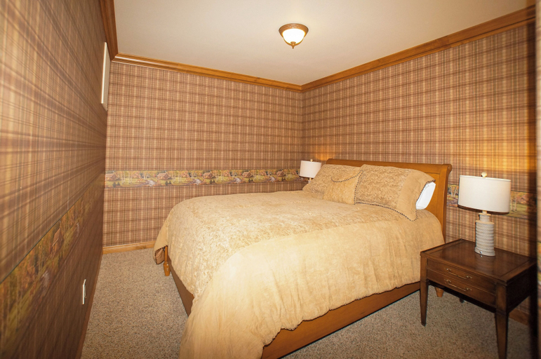 Bedroom 1, Luxury View Lodge, San Bernardino
