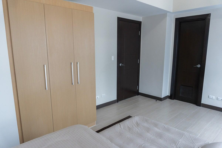 Bedroom 3, A2J Luxury Uptown 3BR Suite Near Uptown Mall, Taguig