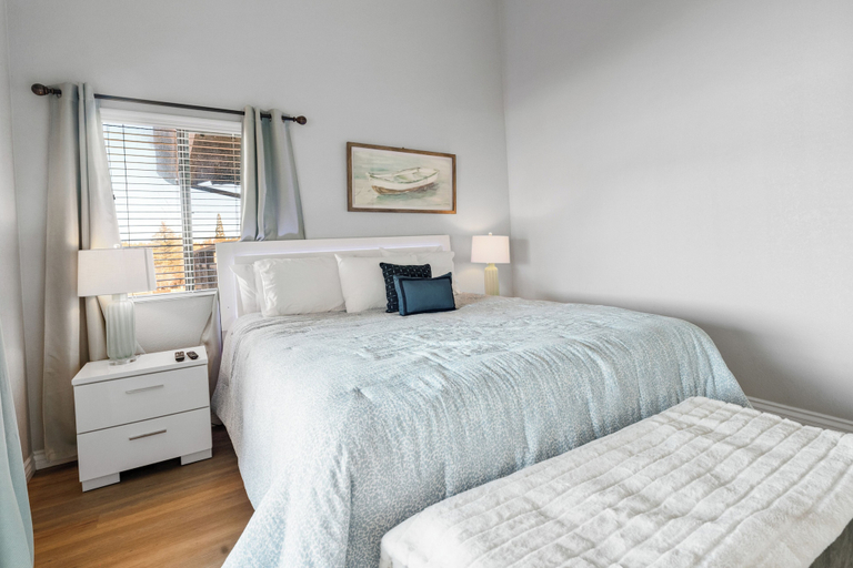 Bedroom 2, Lakehouse Retreat, San Bernardino