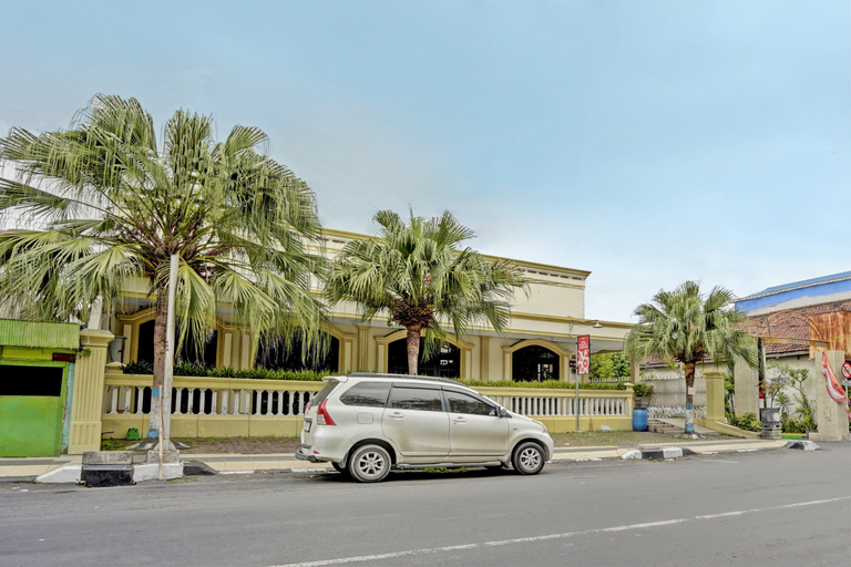 Exterior & Views 1, OYO 91198 Hotel Mahkota 2 Lamongan, Lamongan