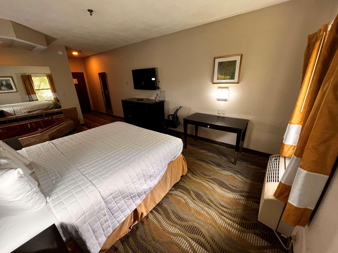 Bedroom 3, SureStay Hotel by Best Western Morganton, Burke