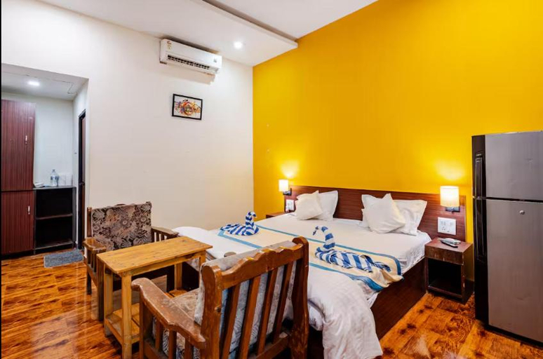 Bedroom 1, Royalstar Resort, North Goa