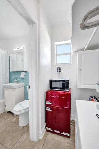 Private kitchenette, Waves on Desoto Beautiful Studio 8, Broward