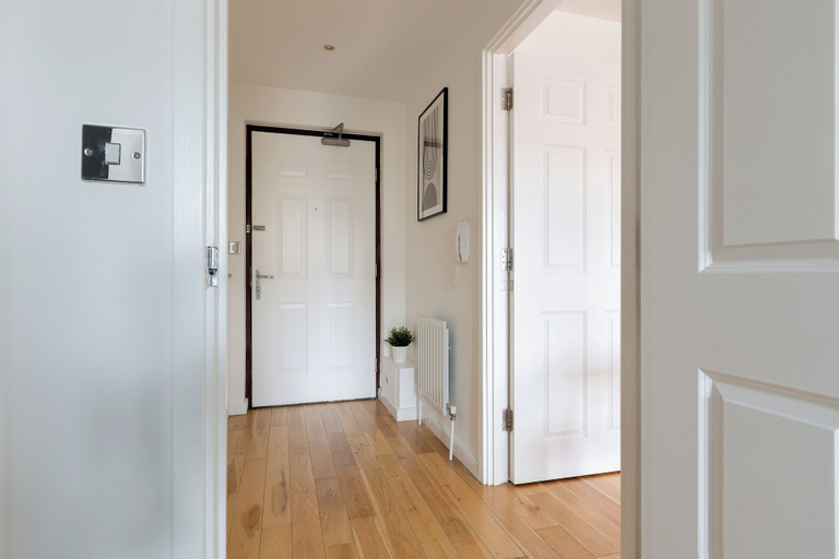 Others 3, Modern Apartment in Bow, London