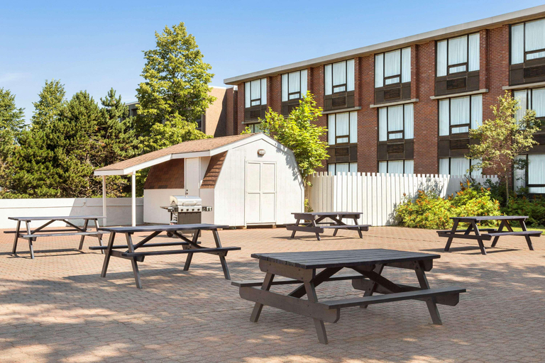 Exterior & Views 2, Quality Inn & Suites, Cape Breton