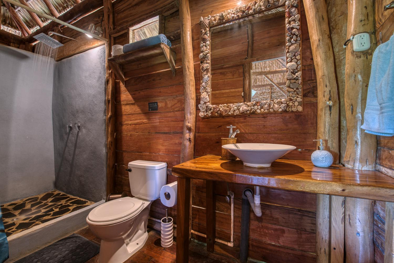 Bathroom 3, Eden Yoga & Wellness Resort, Tola
