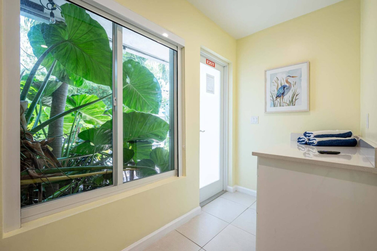 Room 5, Casa Del Mar Beach Apartment Suite 1, Broward