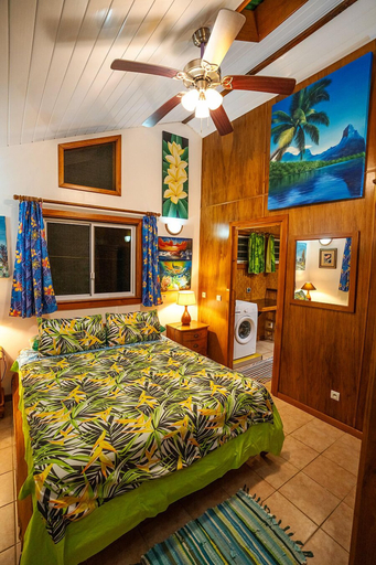 Bedroom 4, Fare Opuhi