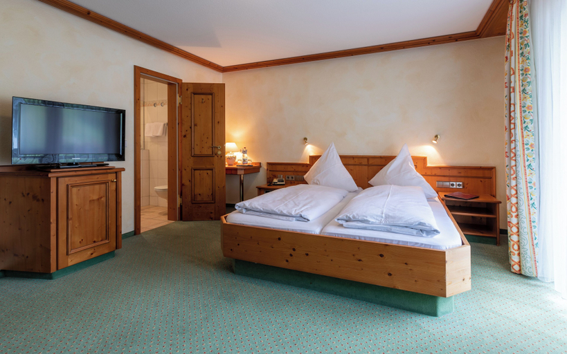 Bedroom 5, Sackmann Wanderhotel, Freudenstadt