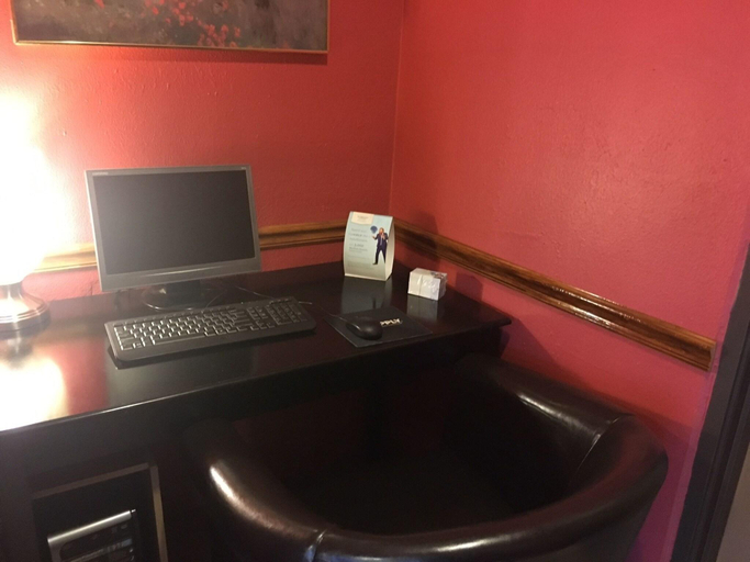 Public Area 2, Super 8 by Wyndham New Castle, Lawrence
