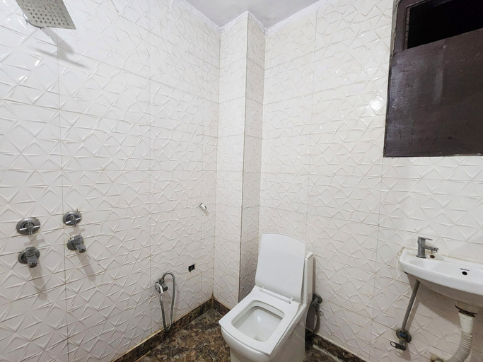 Bathroom 3, Hotel Star International, Delhi