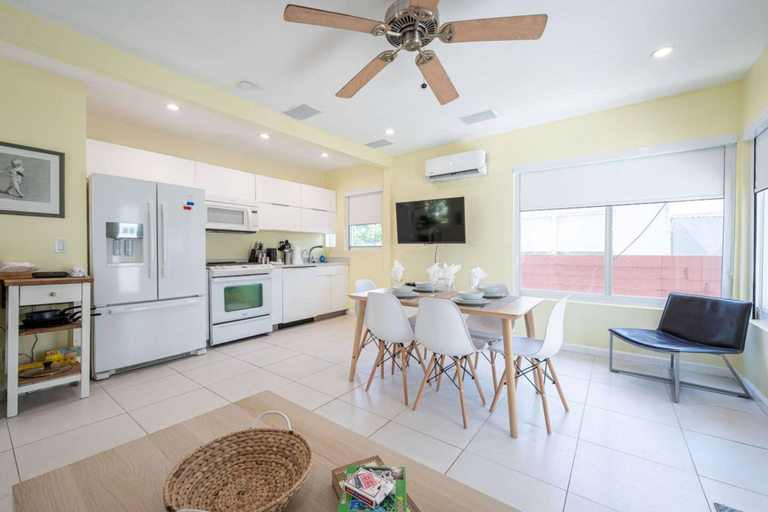 Room 4, Casa Del Mar 5 Beach Access, Broward