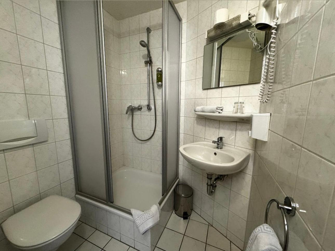Bathroom 3, Hotel Zu den Linden, Dresden