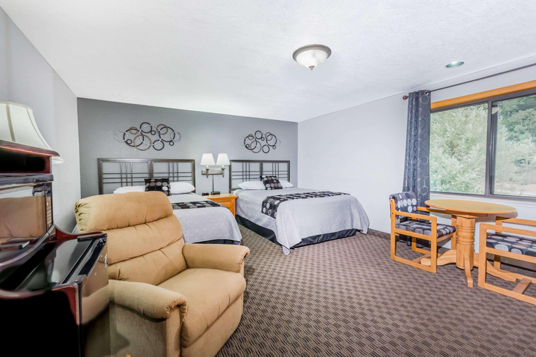 Bathroom 4, Super 8 by Wyndham Deadwood / Black Hills Area, Lawrence