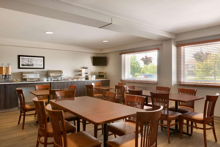 Food & Drinks 5, Travelodge Suites By Wyndham New Glasgow, Pictou