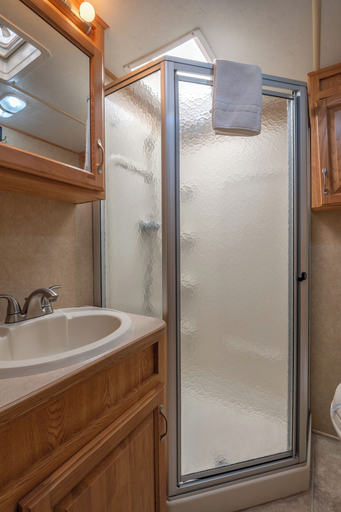 Bathroom 4, Far West RV Park and Cabins, Clallam