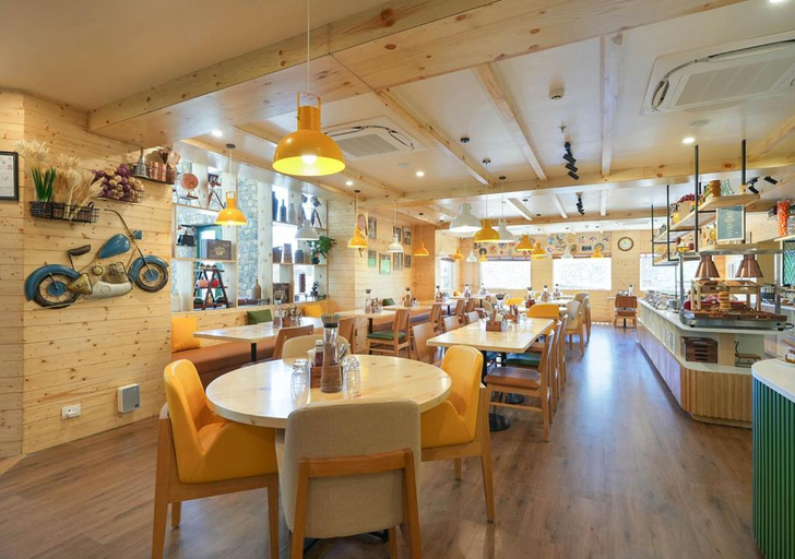 Food & Drinks 4, Bloom Boutique Narendra Nagar, Tehri Garhwal