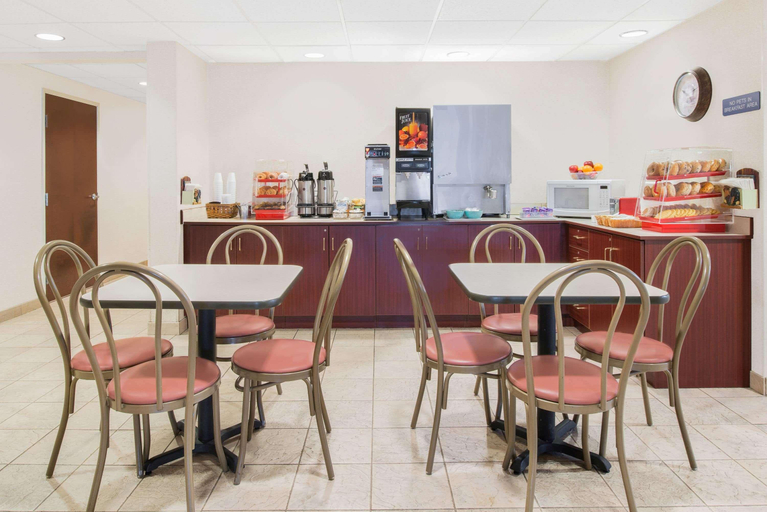 Food & Drinks 5, Microtel Inn & Suites By Wyndham Hamburg, Berks