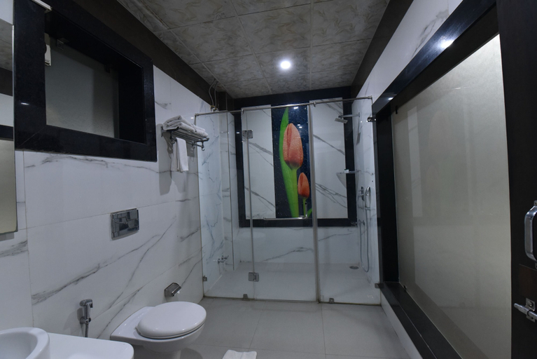 Bathroom 4, Foxoso Fiori Hotel, Jaipur