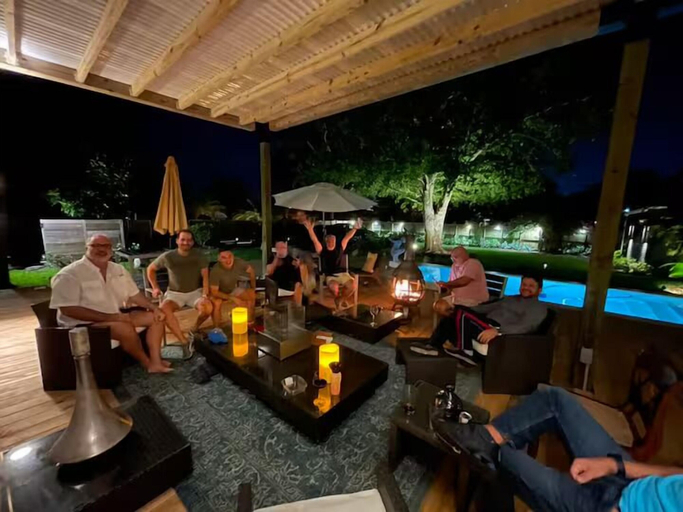 Food & Drinks 3, Tree House, Broward