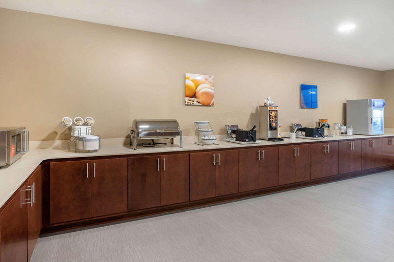 Food & Drinks 5, Comfort Inn & Suites Ames near ISU Campus, Story