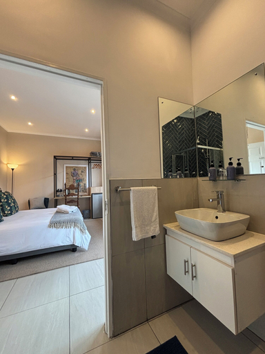 Bathroom 5, La Casa Blanca, City of Johannesburg