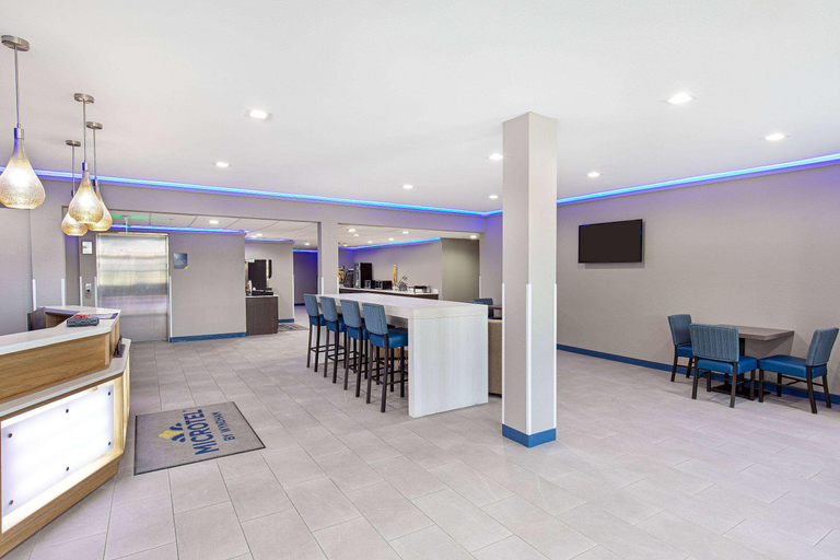 Public Area 2, Microtel Inn & Suites by Wyndham Manchester, Coffee