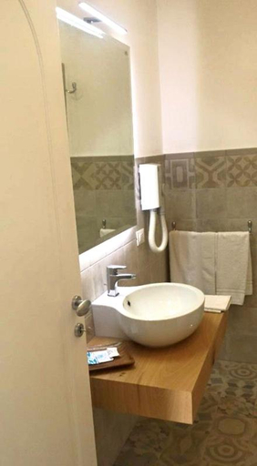 Bathroom 3, Moresco Resort, Agrigento