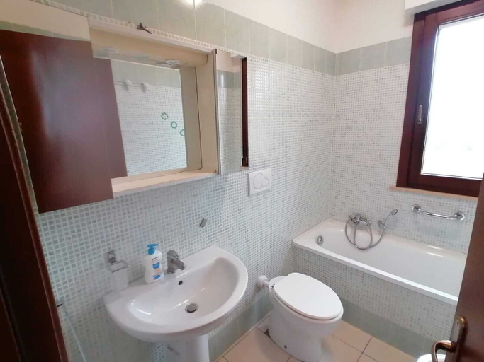 Bathroom, Cleo Dalia, Ancona