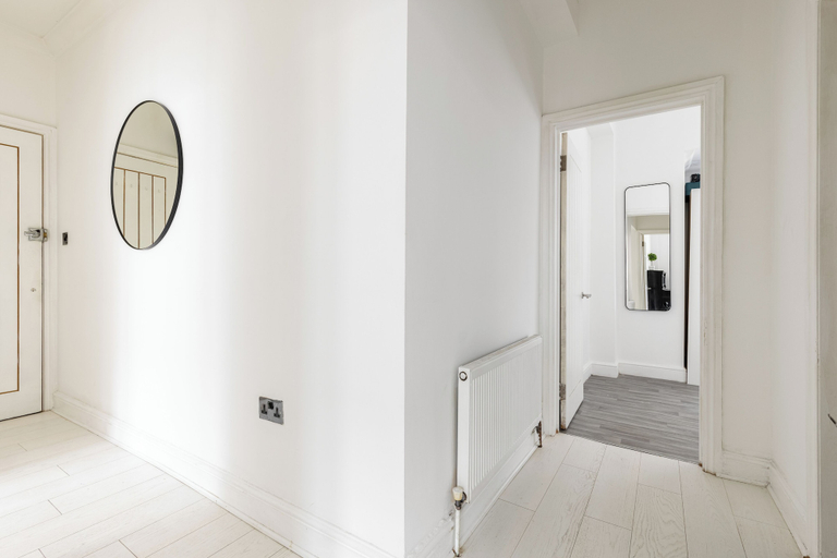 Others 3, Beautiful 2 bed in Walthamstow, London