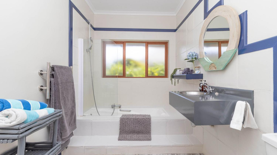 Bathroom, House on Westcliff, Overberg